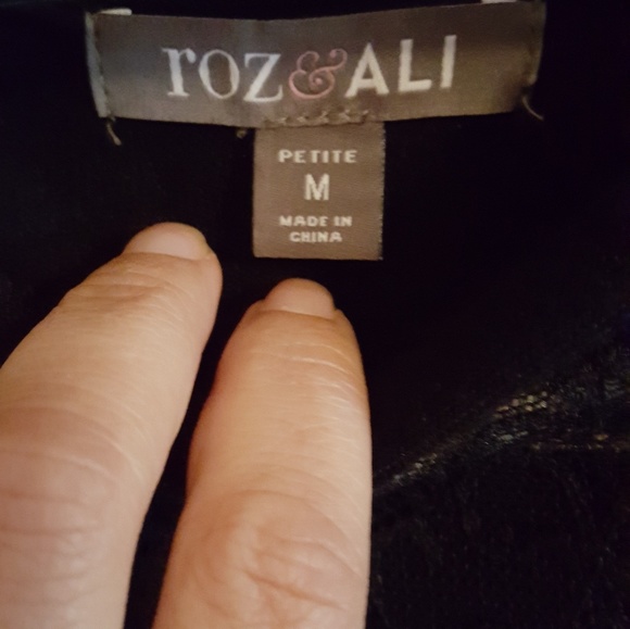 Beautiful sweater - Picture 2 of 3